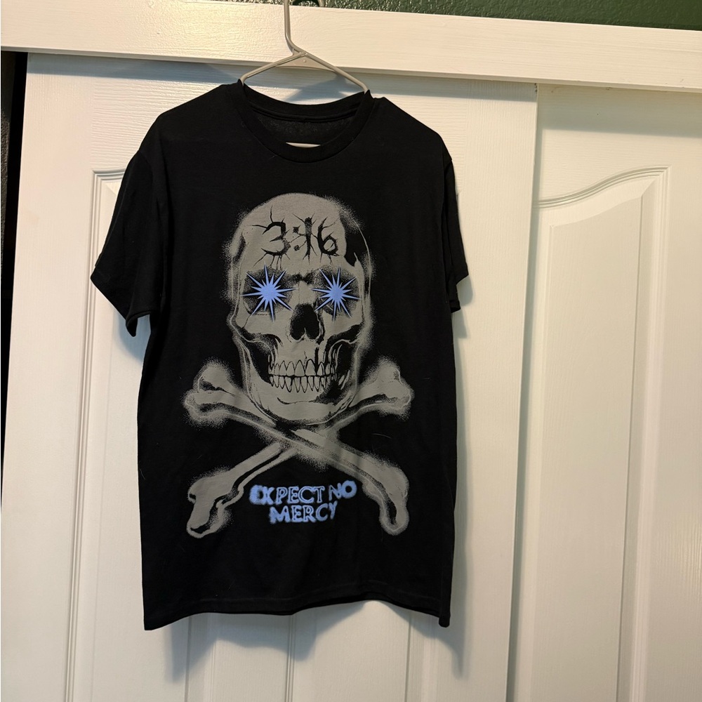 Black T with skull Expect No Mercy